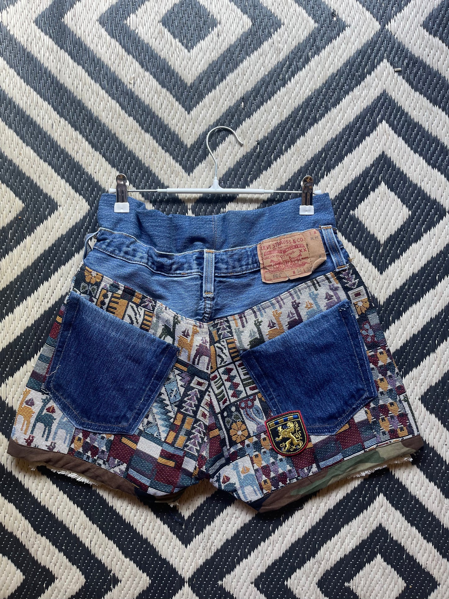 Short Levi’s etno