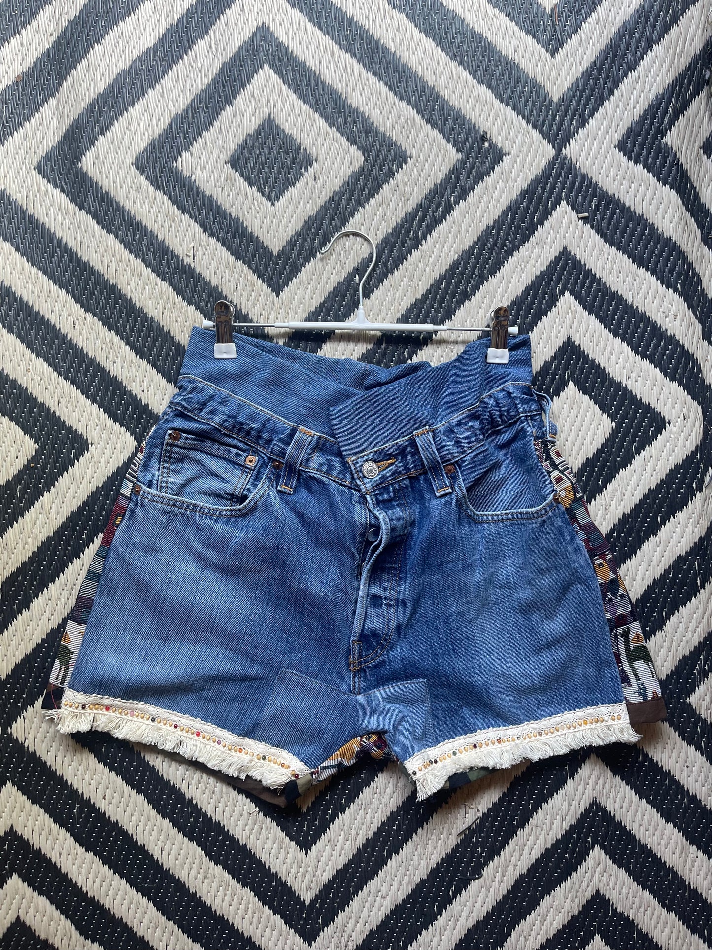 Short Levi’s etno